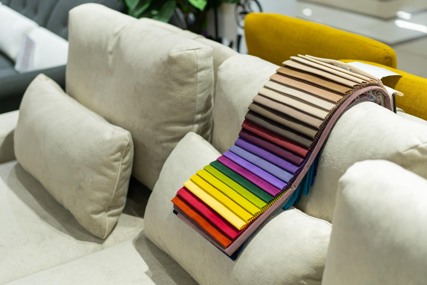 Leather vs Fabric Sofa: How to Choose the Right One for Your Home